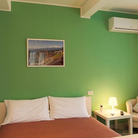 B&B Porta Della Sicilia Месина Стая снимка