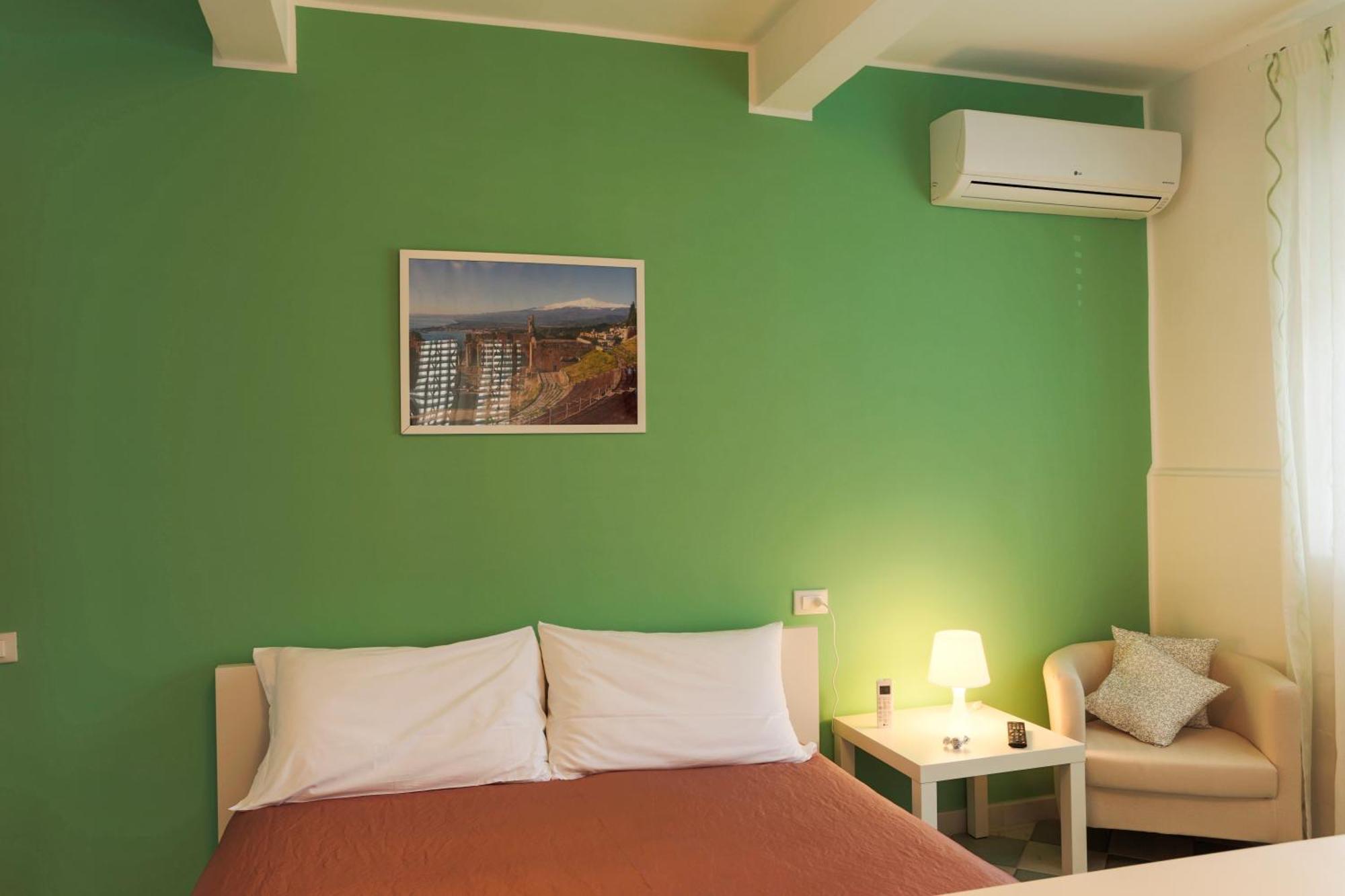 B&B Porta Della Sicilia Месина Стая снимка