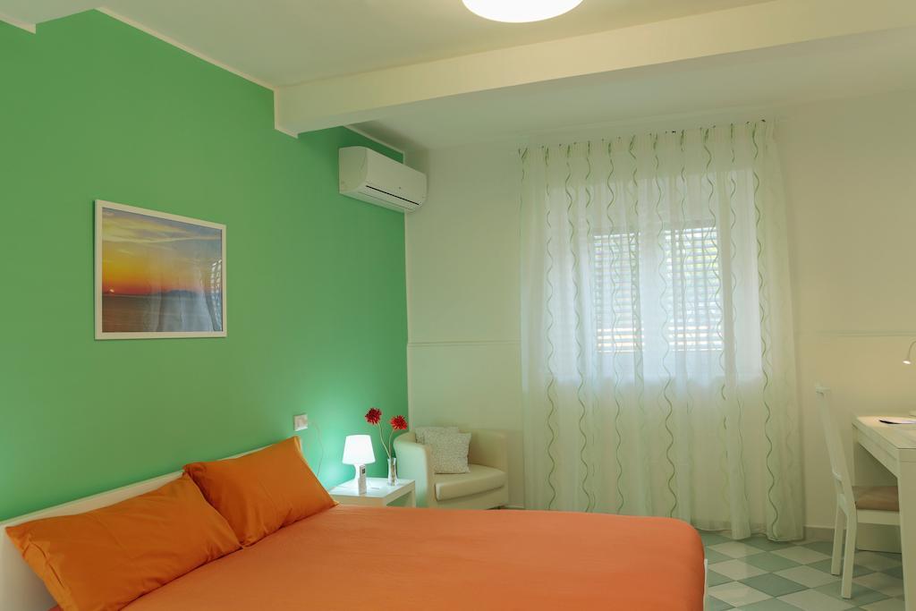 B&B Porta Della Sicilia Месина Стая снимка