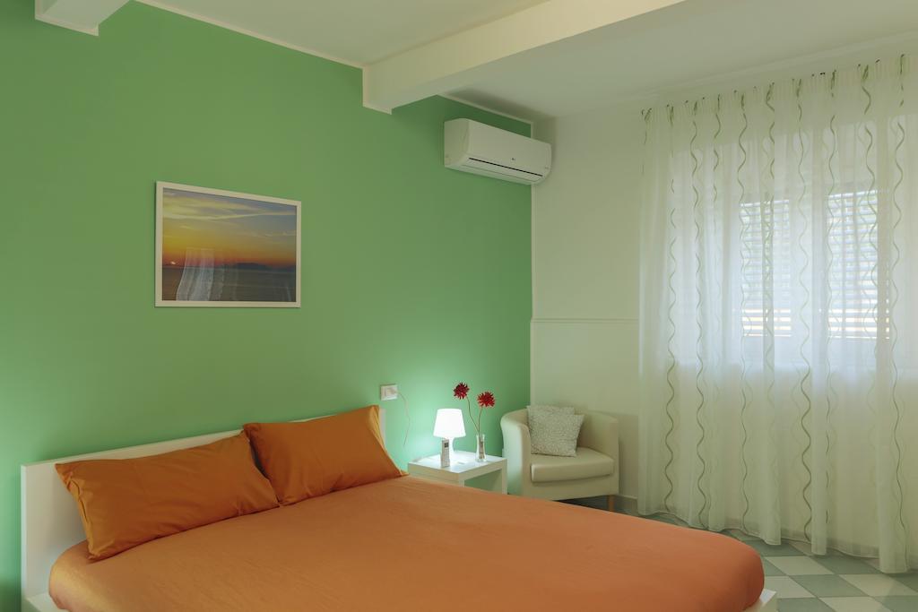 B&B Porta Della Sicilia Месина Стая снимка